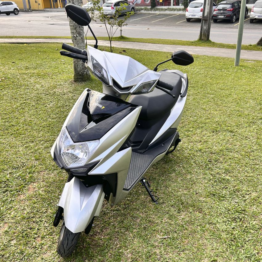 Scooter Elétrica 1000W, Velocidade Máx. 42km, Autonomia de 90km - Prata - SL1000-P